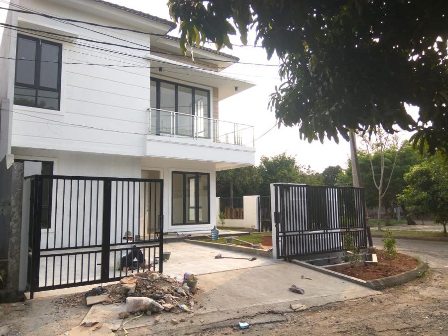 Onlist Rumah Dijual Rumah Baru Hoek Di Villa Melati Mas Kamar Tidur Besar Depan Taman